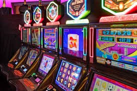 vcity88mmk ဂိမ်းလော်ဘီ Slots နှင့် Live Casino ကဏ္ဍများ